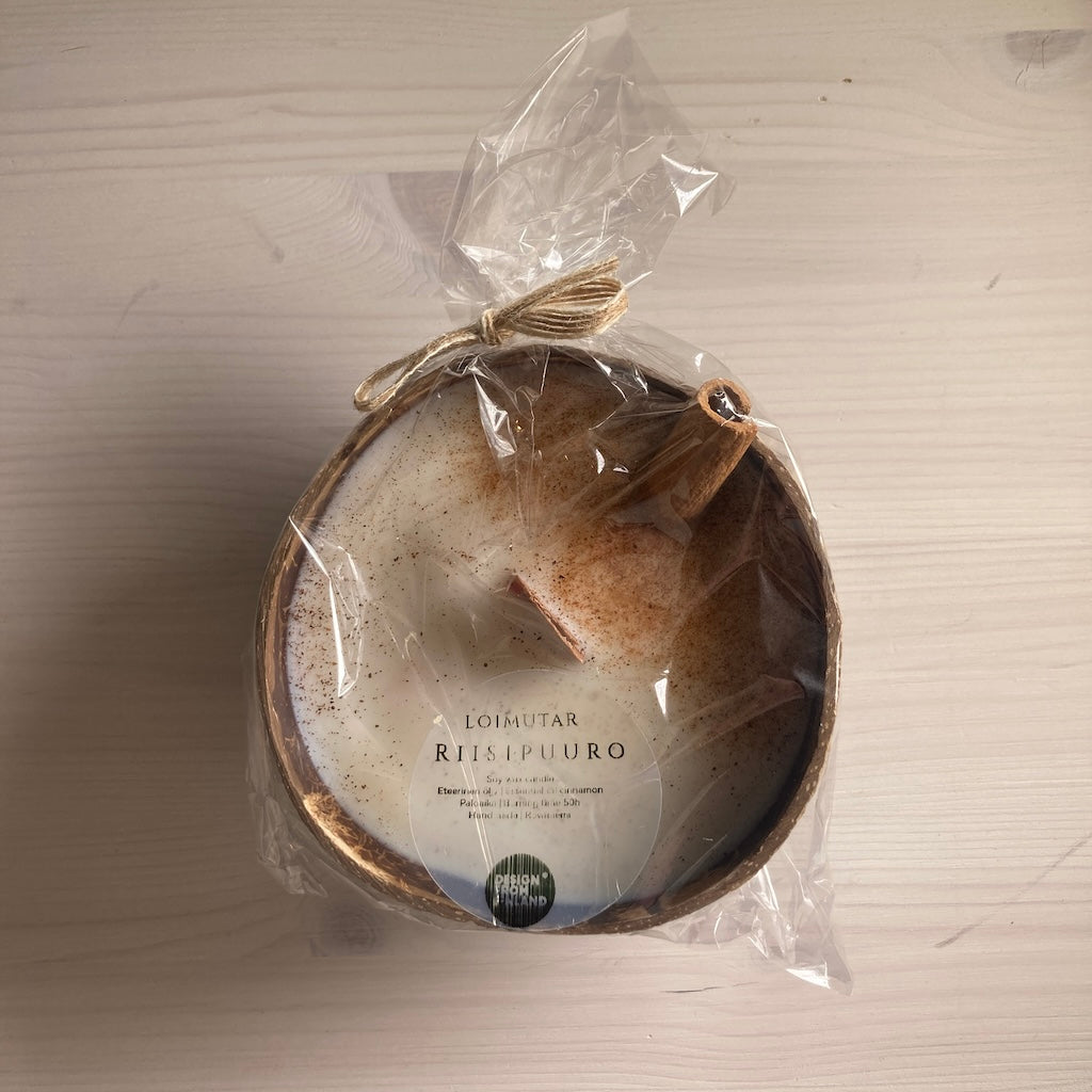 Riisipuuro soijavahakynttilä kookoskuoressa