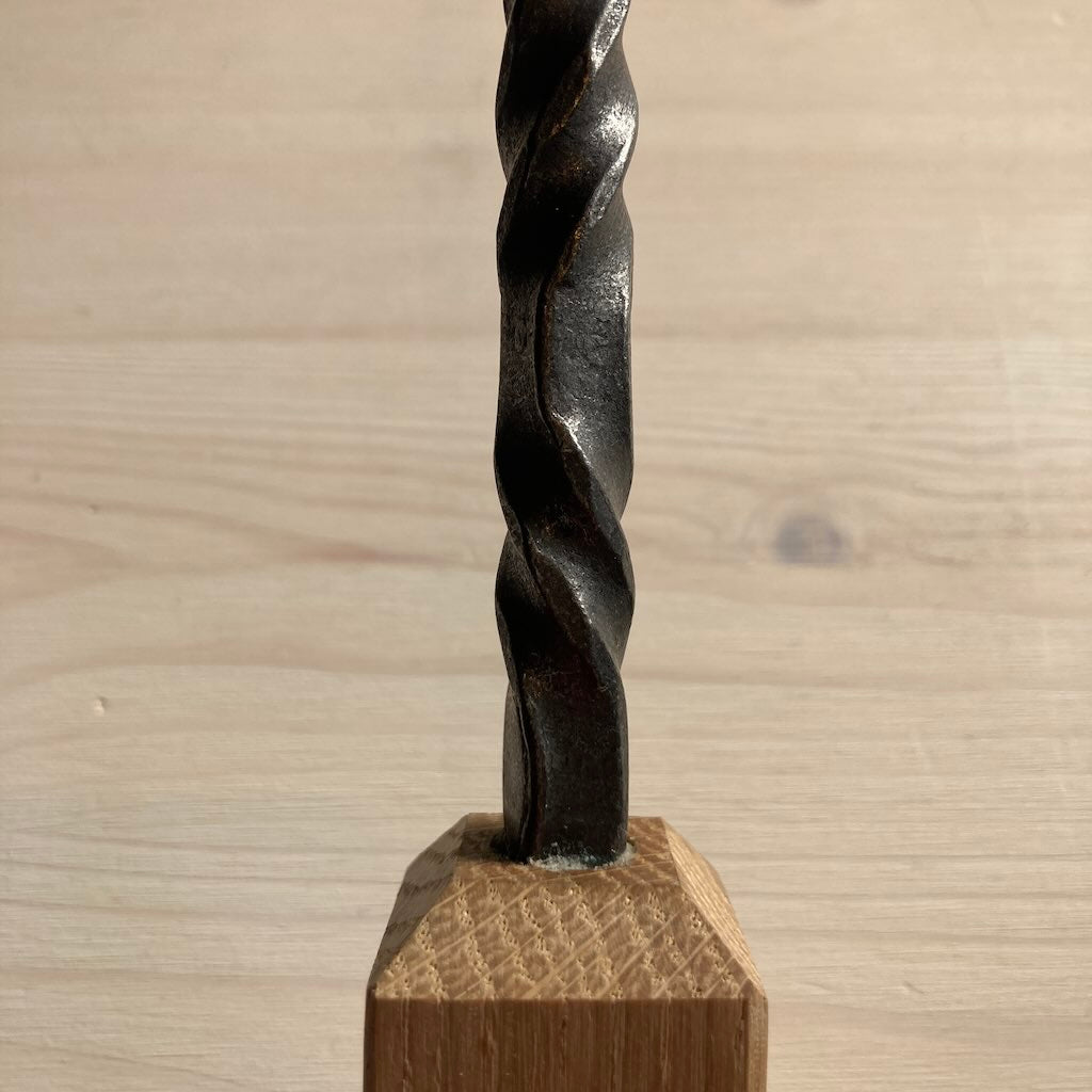 Löylykauha Auteretar, yksityiskohta varren liitoksesta tammiseen kahvaan.